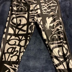 Lotus black and white full length leggings. 88% Polyester 12% Elastane